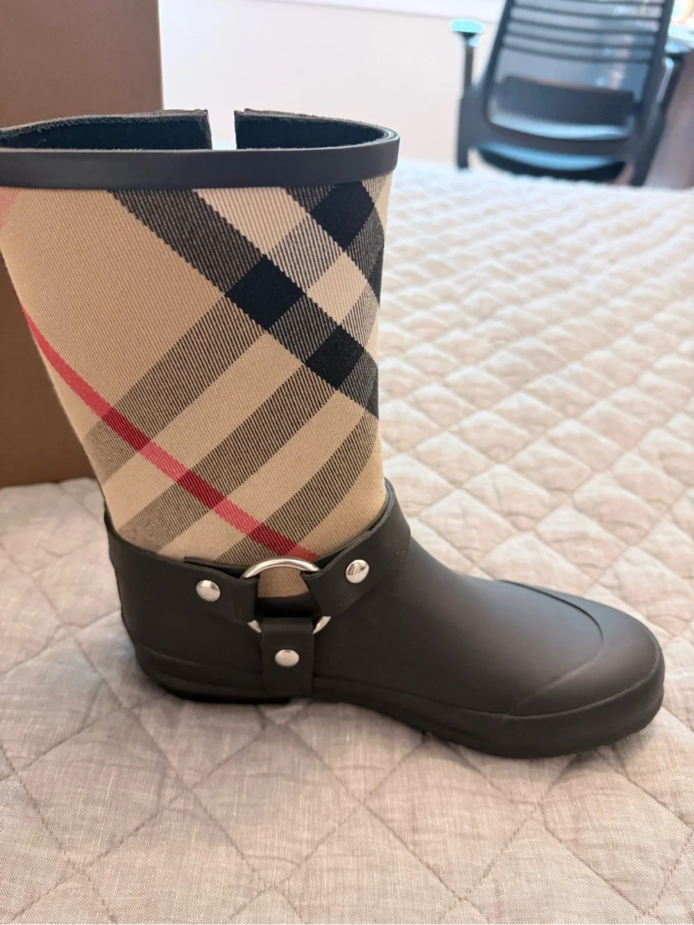 Burberry Women’s Black Rubber Boots with House Check Size 36